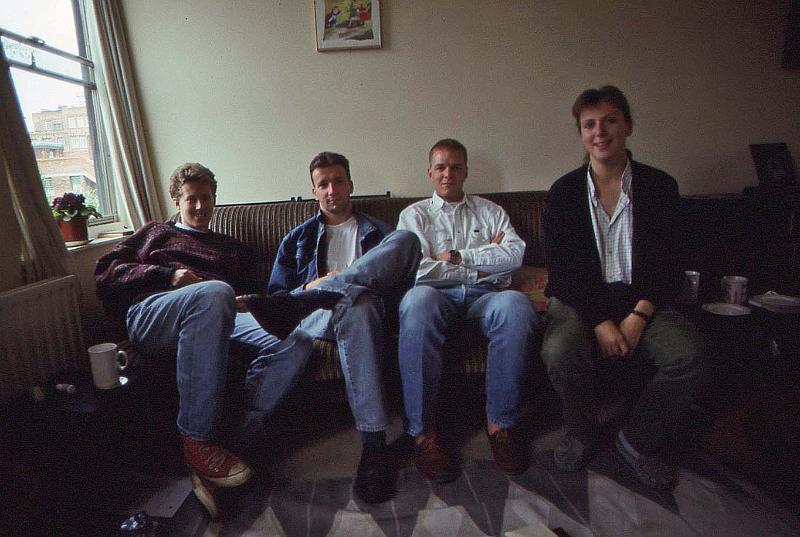 WT 2700 333-12 UK 1992-1.jpg